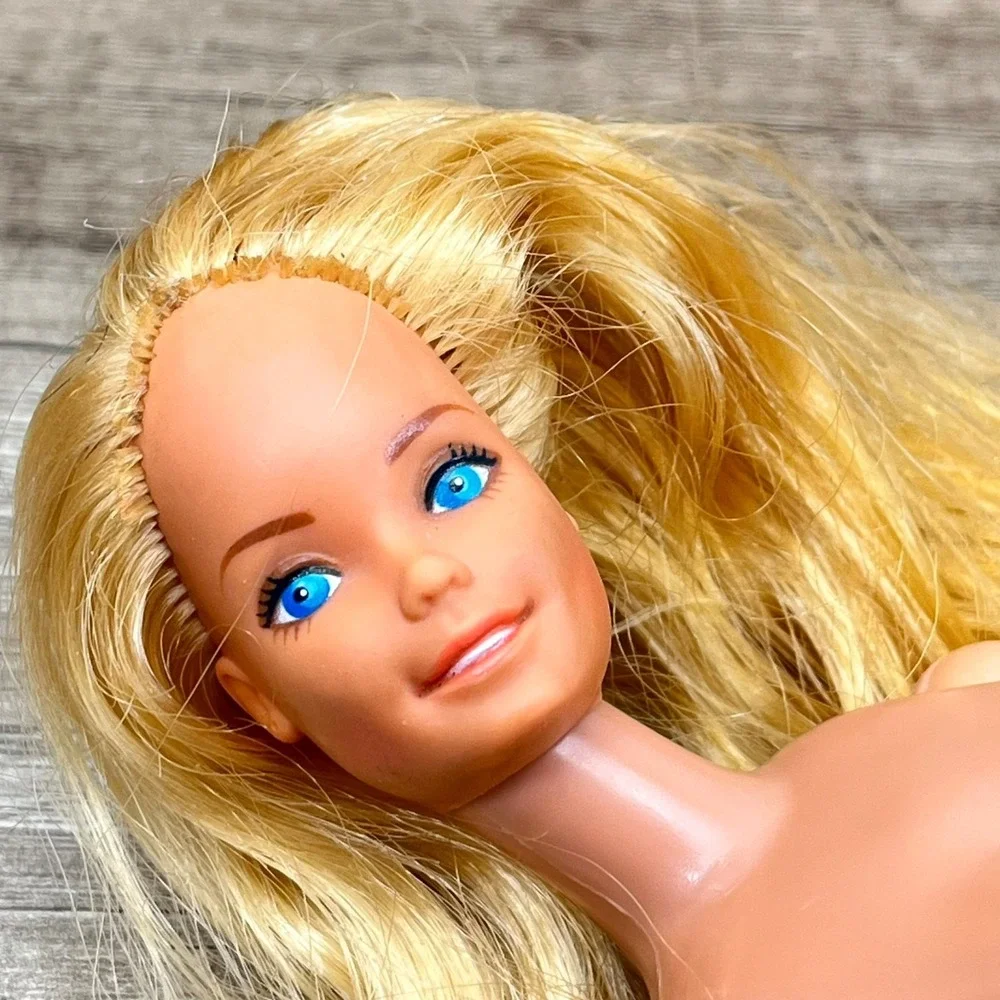 1979 Mattel Beauty Secrets Barbie Doll Nude,‎ articulated hands